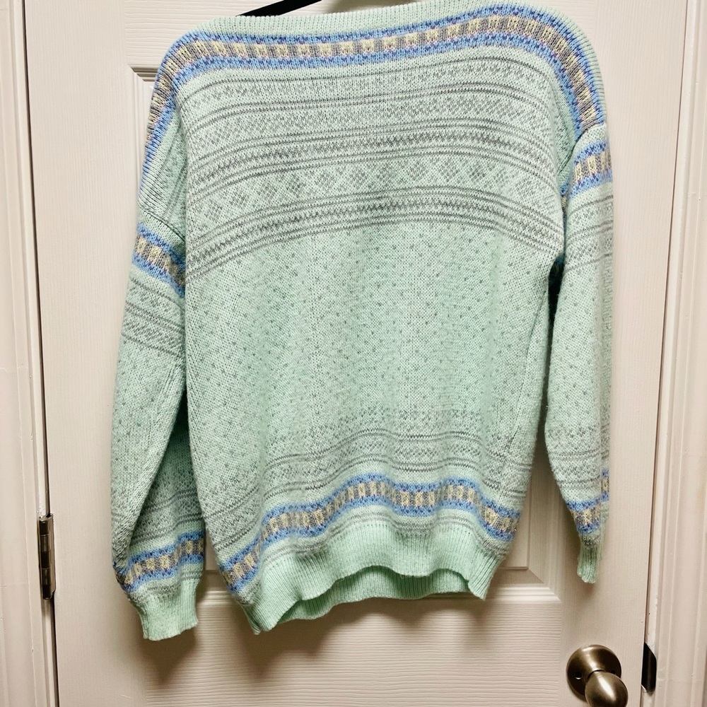 Vintage mint colored sweater!